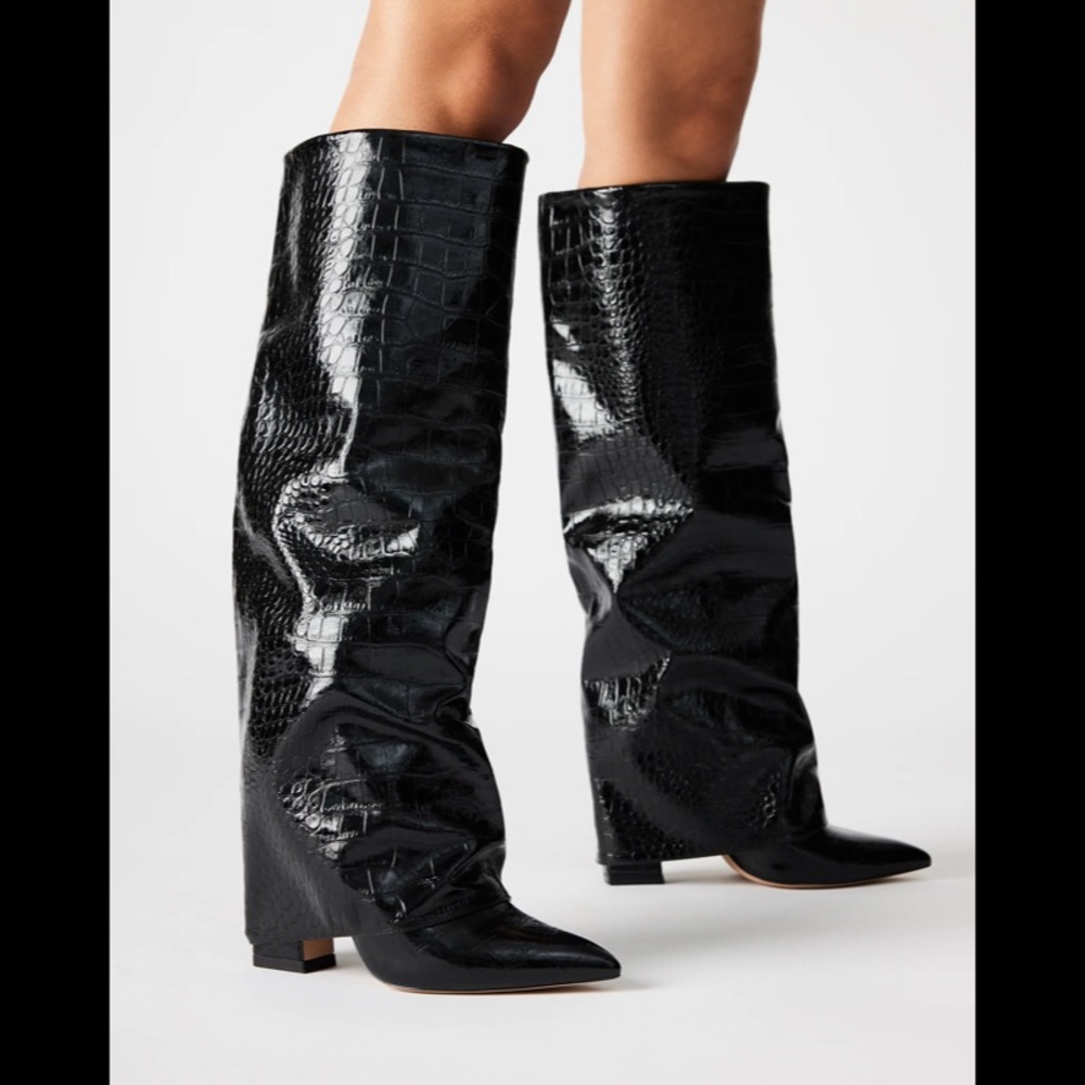 STEVE MADDEN STUNTIN BLACK CROCODILE BOOTS.